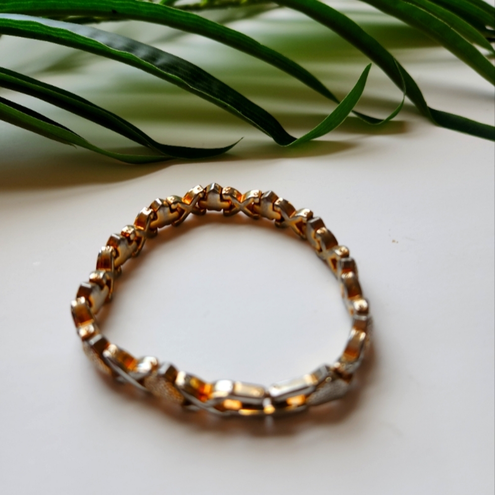 Vintage Xoxo Gold Bracelet - Picture 3 of 7